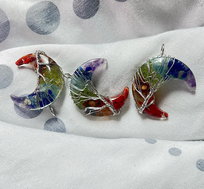 PENDENTIF LUNE EN CHAKRA